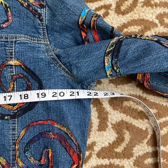 Chico's Denim Jean Jacket Womens Ribbon Applique Boho Artsy Art to wear Size 1 M - Picture 11 of 11